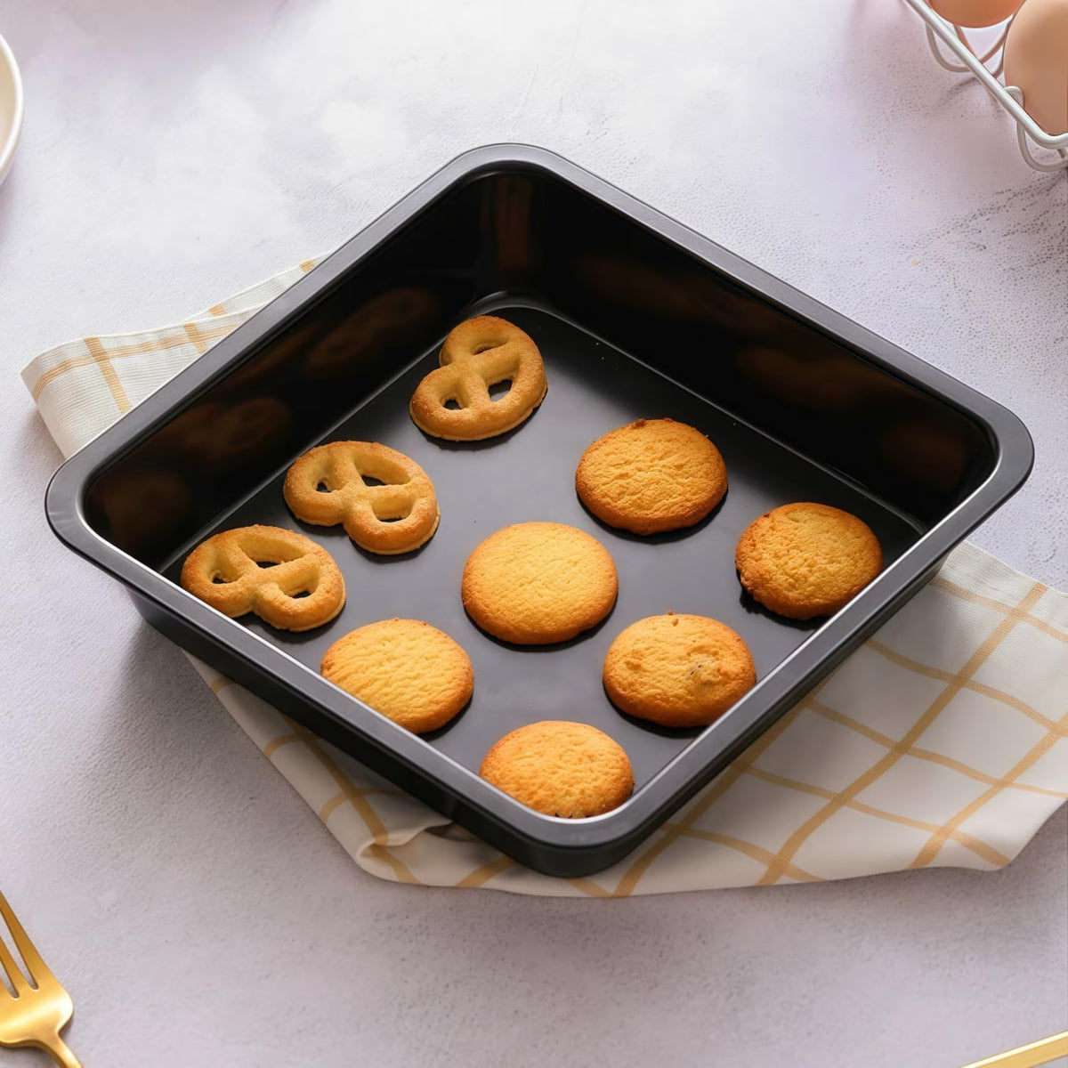 Yilush 3-Piece Square Baking Pan Set - 8.6/9.8/10.6-inch Non-stick Brownie and Cake Pans - Dishwasher safe for easy cleaning, Oven-safe Square Cake Pan (Black)